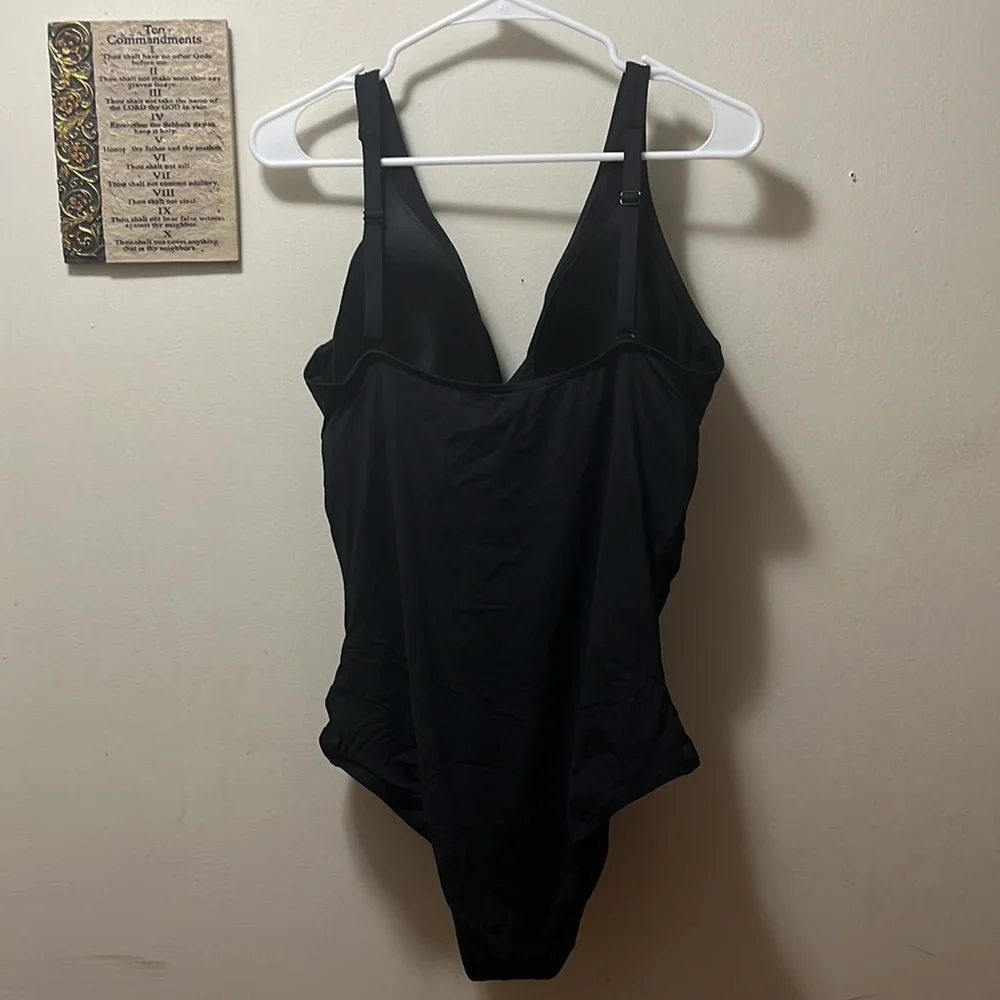 New 🎉 Black Sea level swims Australia swim suit - Picture 2 of 6